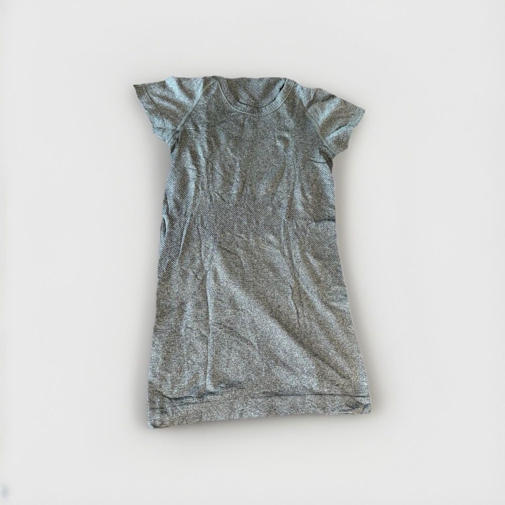 Lululemon Swiftly Tech Short Sleeve Top Gray Seamless Athletic Shirt Women's 2